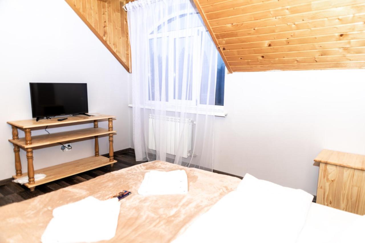 Wood House Hotel Pilipets Buitenkant foto