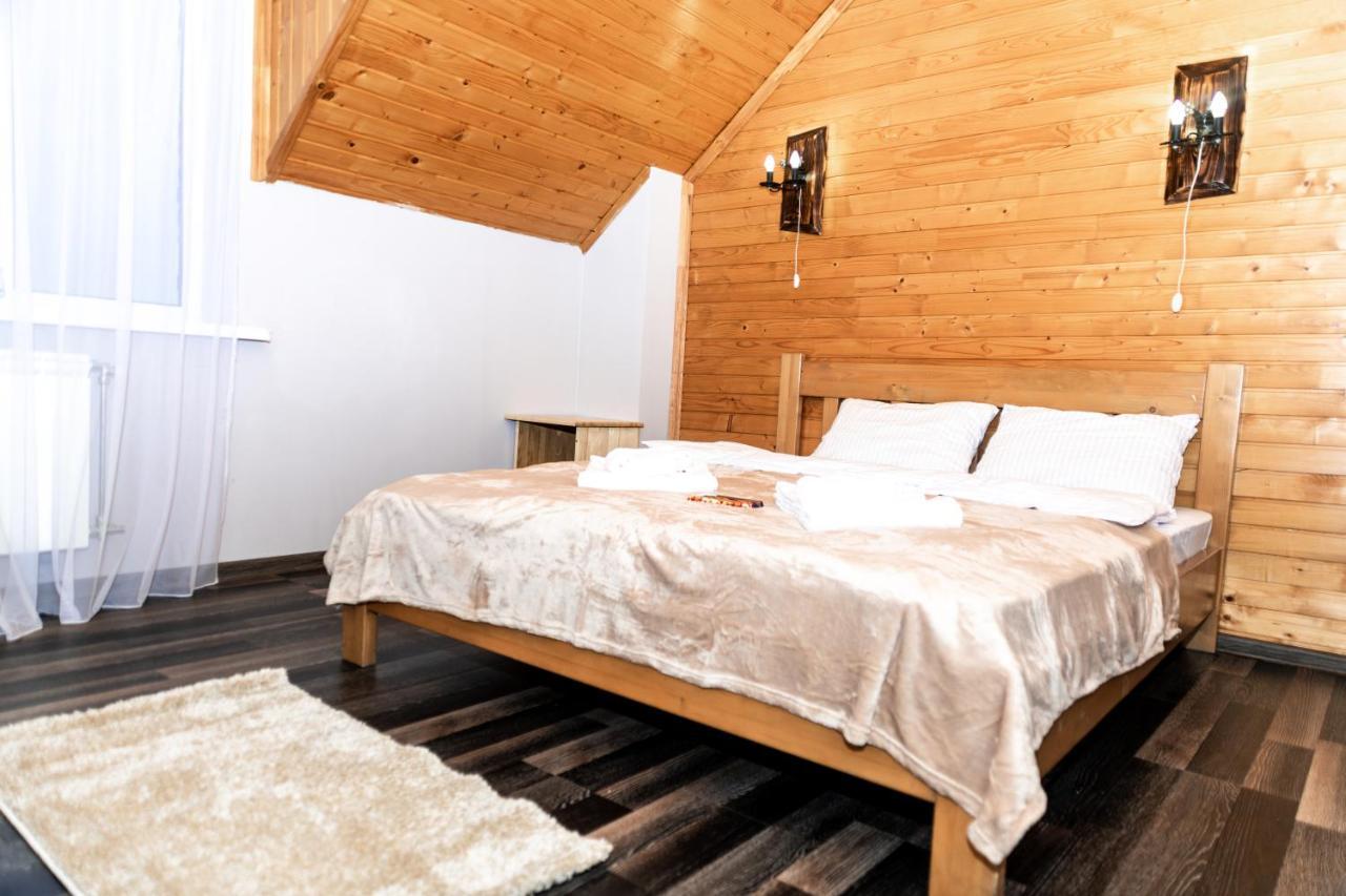 Wood House Hotel Pilipets Buitenkant foto